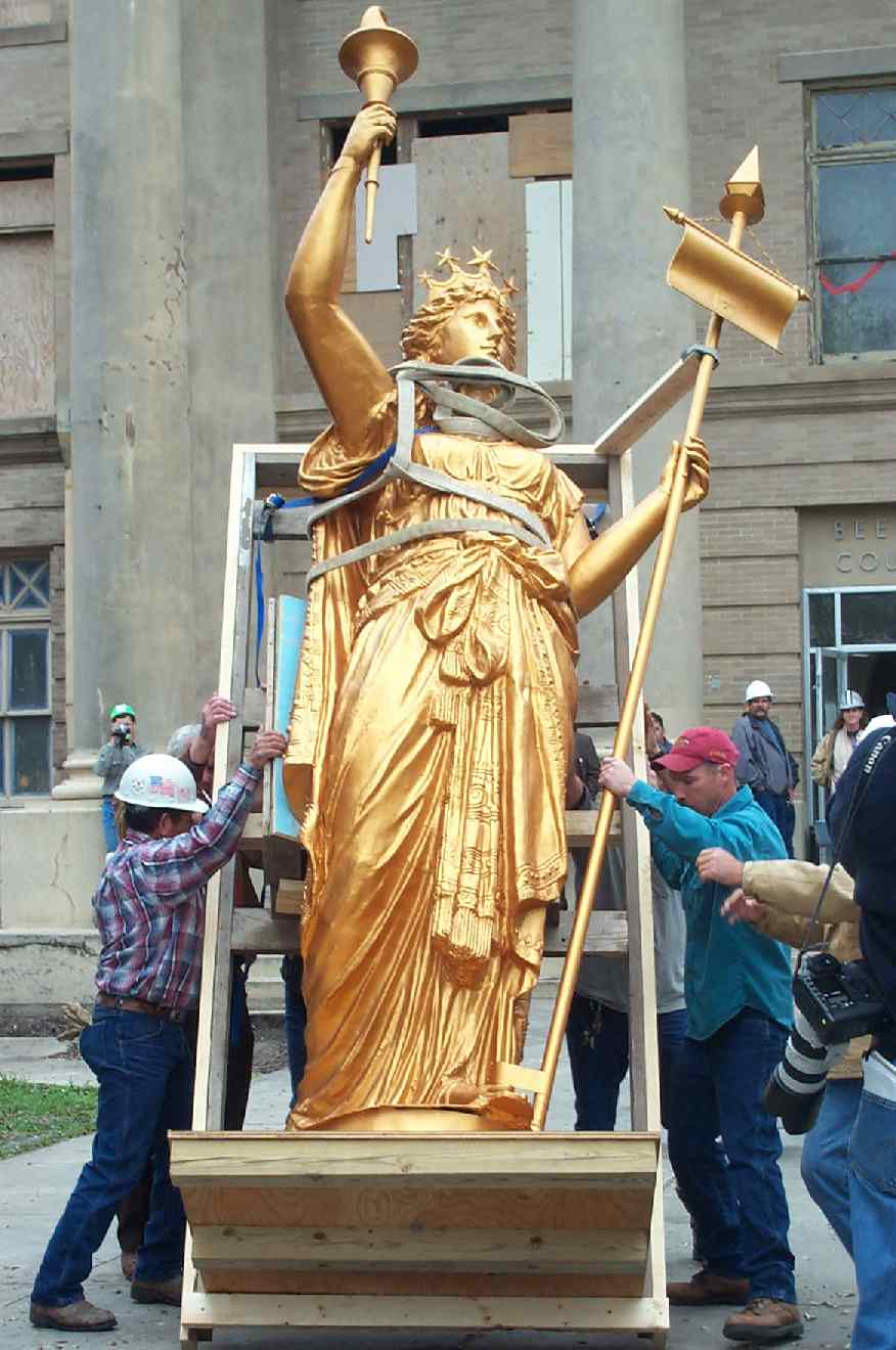  - Lady Justice 043_Bee_County_Courthouse_2005-March-03_(Teresa Holland)_16